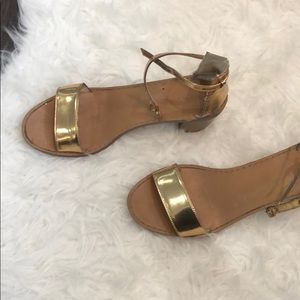 Metallic Gold Sandals Zara. Size 9
